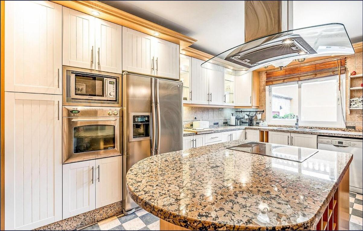 Majestic Villa By The Beach Heated Private Pool & Jacuzzi بينالماذينا المظهر الخارجي الصورة